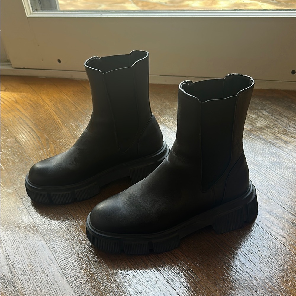 Women's Black Ankle Lug Boots